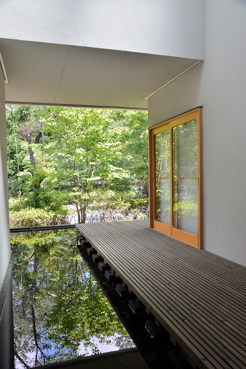 川越 中院 薬師堂（納骨堂）の内装（庭）